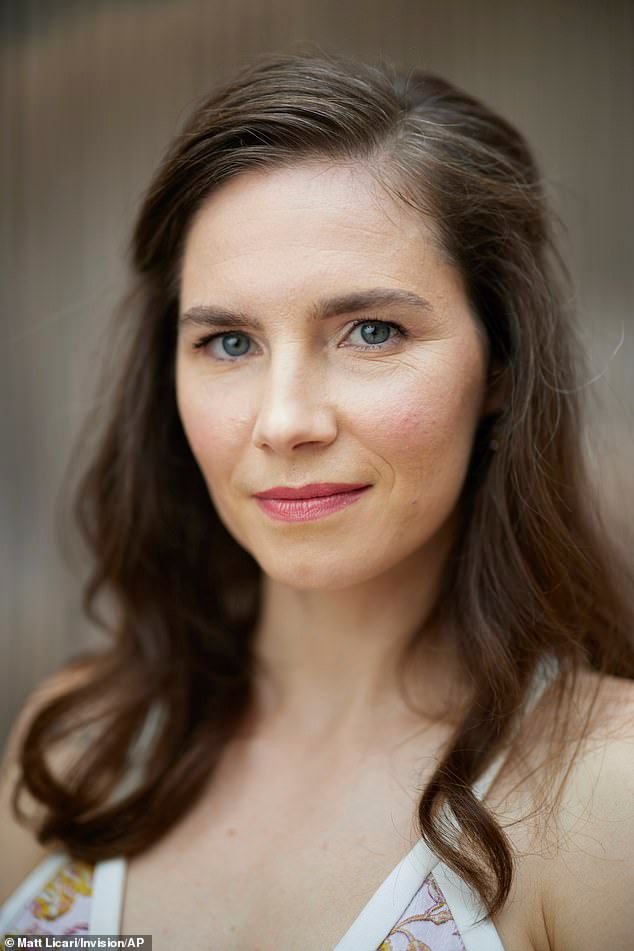 Amanda Knox viaja a Reino Unido para promocionar su película sobre el asesinato de la estudiante británica Meredith Kercher