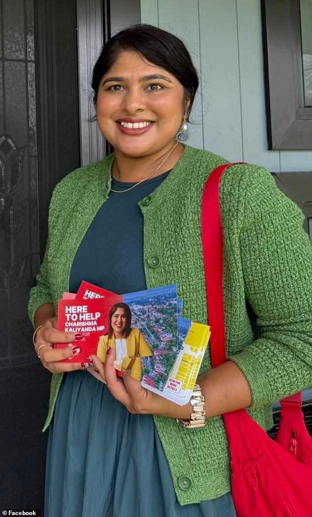 Momento salvaje: el alcalde de Sydney acusado de engañar al parlamentario de Liverpool