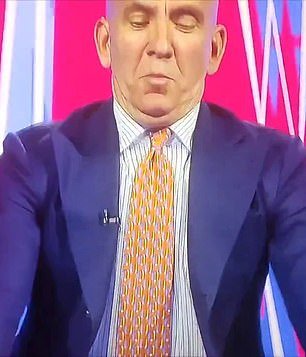 Momento extraño: el héroe de culto de la Premier League se parte la cabeza en una acción espontánea en vivo por televisión