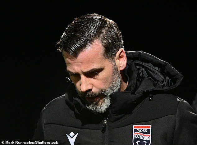 ¿Qué le ha salido tan mal al equipo de Highland que una vez estuvo orgulloso en la máxima categoría escocesa después de que el condado de Ross se convirtiera en TERCER entrenador en caída libre esta temporada y sufriera dos descensos consecutivos?