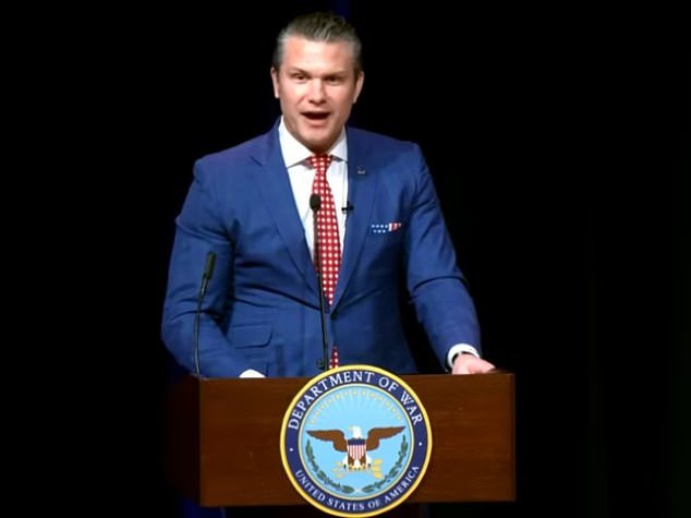 Pete Hegseth lee un versículo bíblico falso de Pulp Fiction durante el servicio de oración en el Pentágono.