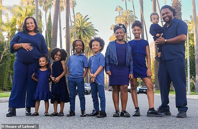 La familia de diez miembros de una estrella de Internet resultó herida en un horrible accidente de atropello y fuga mientras conducía hacia la tienda de tacos de sushi.