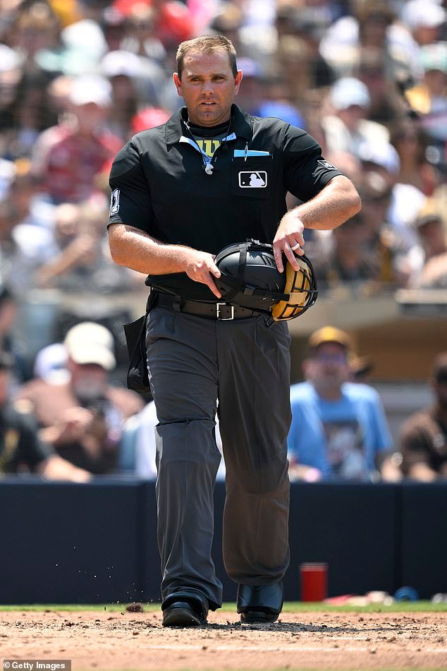 Árbitro de la MLB golpeado en la cabeza en presunto robo y agresión