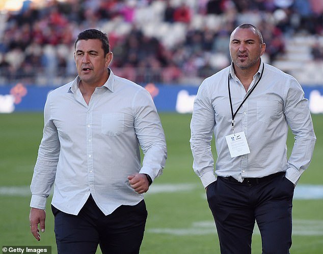 MUNSTER EN UNA BATALLA: Malos resultados en el campo, entrenadores que se van, 100 miembros del personal enfrentando el despido y ahora ex jugadores han renunciado en protesta por su reciente papel secundario: ¿por qué este nombramiento de Randle es OTRO gol en propia meta en una temporada llena de caos?