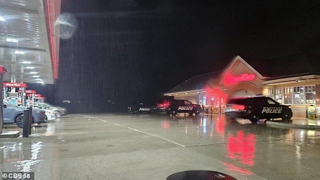 Un hombre de mediana edad muere tras ser alcanzado por un RAYO mientras caminaba por el estacionamiento de una gasolinera durante una tormenta
