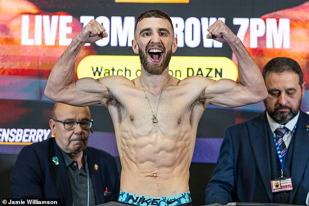 ¿Quién es el papá? Con su esposa esperando su segundo hijo en cualquier momento, Nathaniel Collins espera una victoria sobre su antiguo rival Cristobel Lorente que podría abrir la puerta a una pelea por el título mundial.