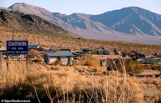 La antigua ciudad en auge de California con sólo 30 habitantes prácticamente está rogando a los jóvenes que se muden y se hagan con las casas baratas.