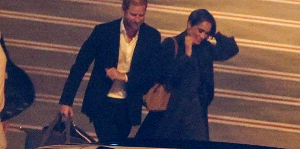 Las fotos muestran cómo le pagaron a Meghan por el icónico paseo costero de Sídney, mientras la duquesa de Sussex se prepara para un concierto de retiro de 3200 dólares por persona.