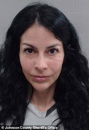 La glamorosa madre de tres hijos de Texas dirigía la escuela para prostitutas desde su cómoda casa suburbana, dice la policía.