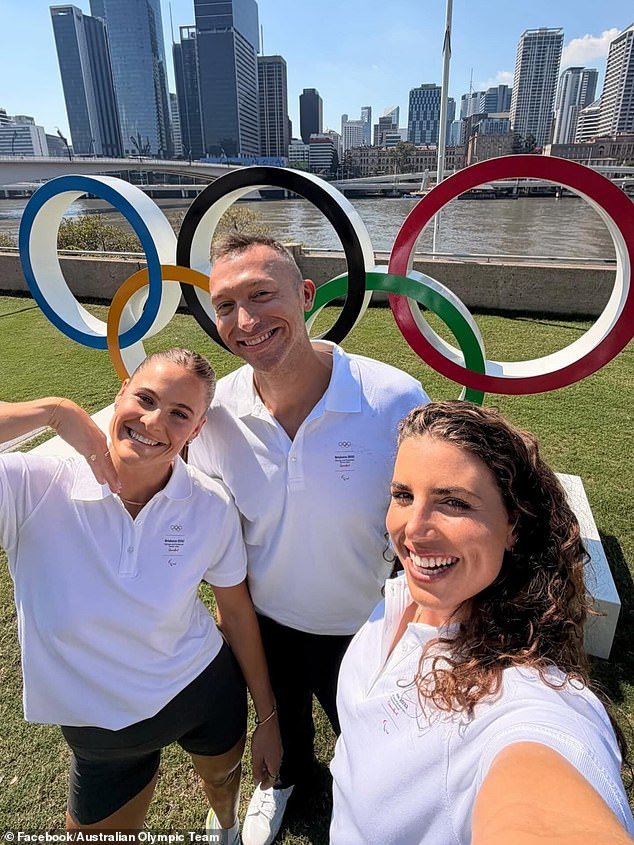 Ian Thorpe muestra su asombrosa pérdida de peso mientras se une a otros atletas olímpicos australianos antes de los Juegos de Brisbane.