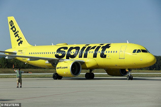 Spirit Airlines podría cerrar ESTA NOCHE debido a que los pasajeros en pánico temen quedarse varados en los aeropuertos de los EE. UU.