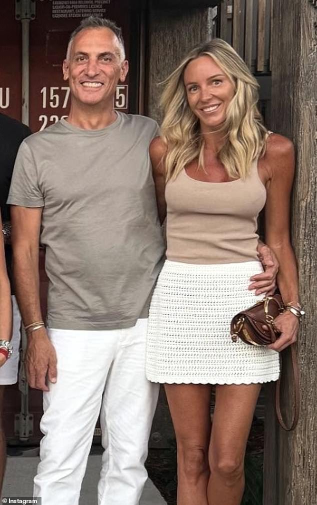 Fuentes internas revelan la cena de Antony Catalano en Francia con otra mujer antes de su presunto ataque con drogas a su esposa Stefanie ‘mientras exigía ver su teléfono’