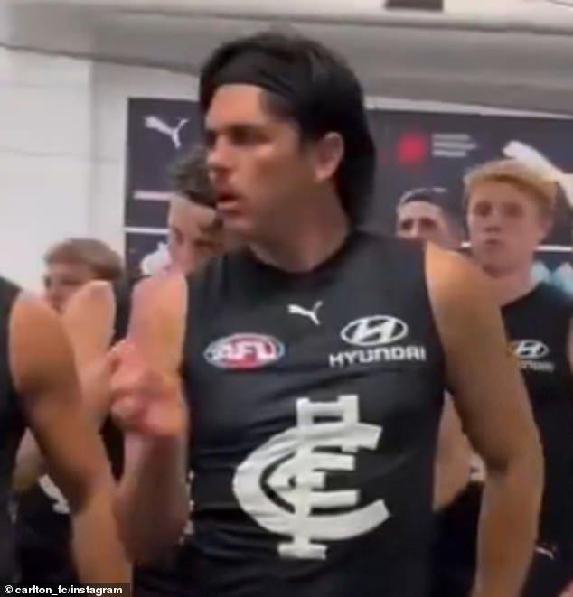 Las leyendas del fútbol se enfurecen cuando las imágenes “inquietantes” previas al partido de Elijah Hollands muestran por qué nunca debería haber entrado al campo