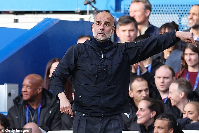 Pep Guardiola advierte que el Manchester City NO será favorito al título de la Premier League incluso si gana el choque con el Arsenal, ya que aspira a una “actuación perfecta” para vencer a los líderes.