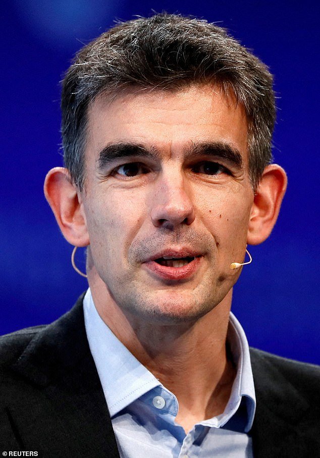 El nuevo director general de la BBC, Matt Brittin, presionó para que se cerrara el canal de noticias de 24 horas BBC3 e incluso Radio 2 en un intento por ahorrar £500 millones en los próximos dos años.