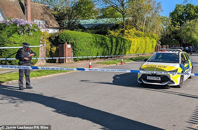 Dos adolescentes arrestados por un incendio provocado en una sinagoga de Londres en el que se “incendió” un edificio judío