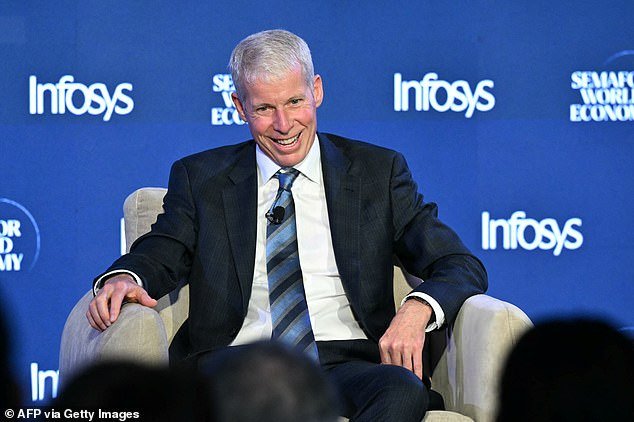 El Secretario de Energía anuncia cuándo la gasolina volverá a caer por debajo de los 3 dólares el galón mientras Trump renueva las amenazas contra Irán