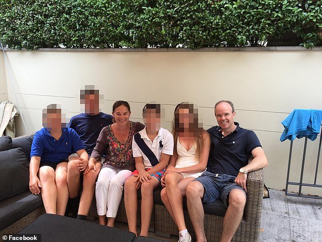 “Warren Buffet de Australia”, padre de cuatro hijos, se declara gay después de una crisis nerviosa y dejó de fumar