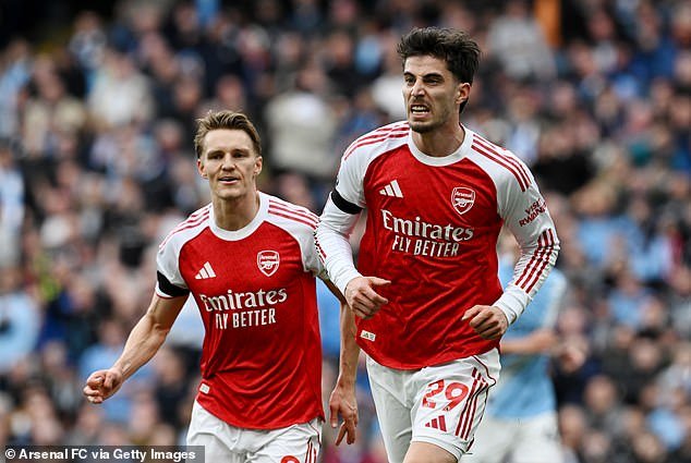 La supercomputadora revela que el Arsenal tiene un 73 POR CIENTO de posibilidades de ganar el título a pesar de perder ante el Man City, ¡aunque son malas noticias para los fanáticos del Tottenham!