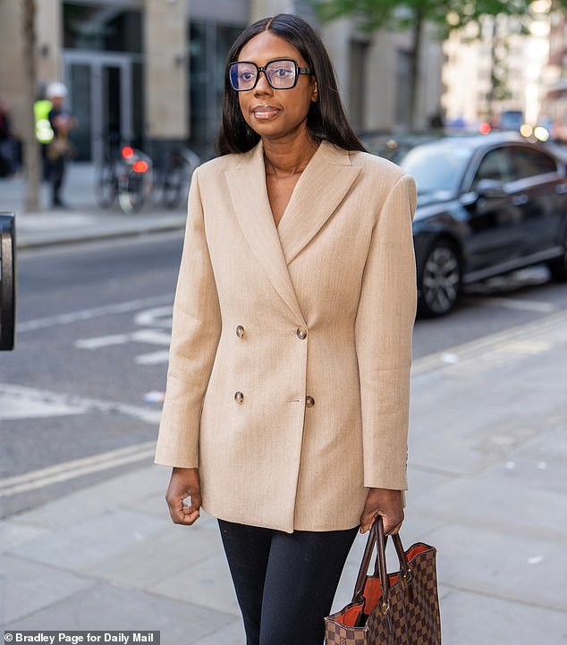 La ex estrella de Channel 5 Claudia-Liza Vanderpuije acude a los tribunales tras acusar a su coprotagonista Dan Walker de acoso, sexismo y misoginia.