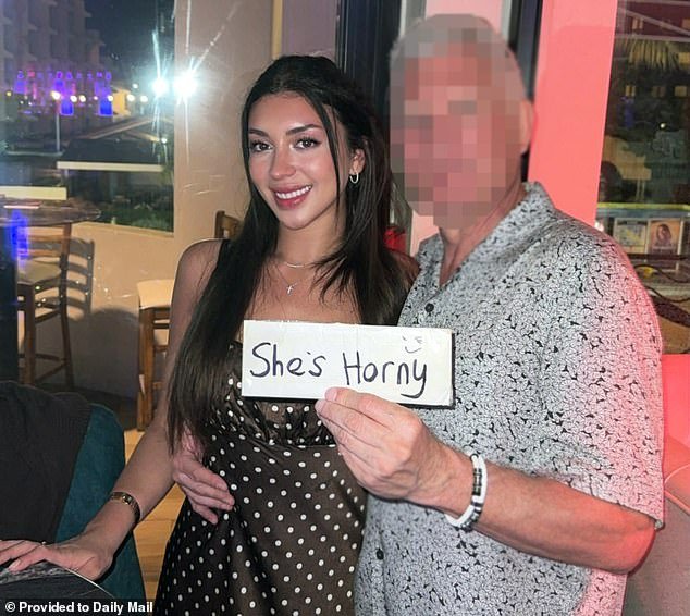 La asistente de Trump fue suspendida de su trabajo antiterrorista horas después de que se revelara su impactante escándalo sexual “Sugar Daddy”.