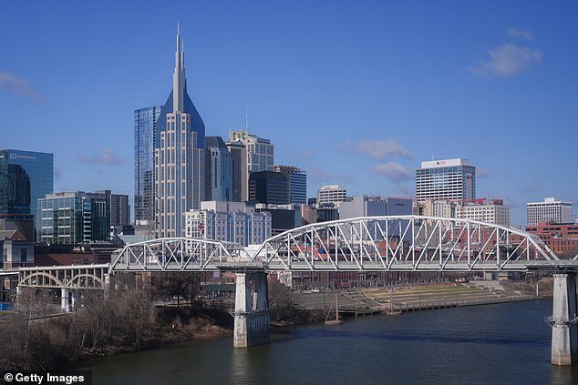 El equipo de la NBA se enfrenta a la perspectiva de jugar sus partidos en casa en otra ciudad a pesar de los crecientes pedidos de un traslado completo.