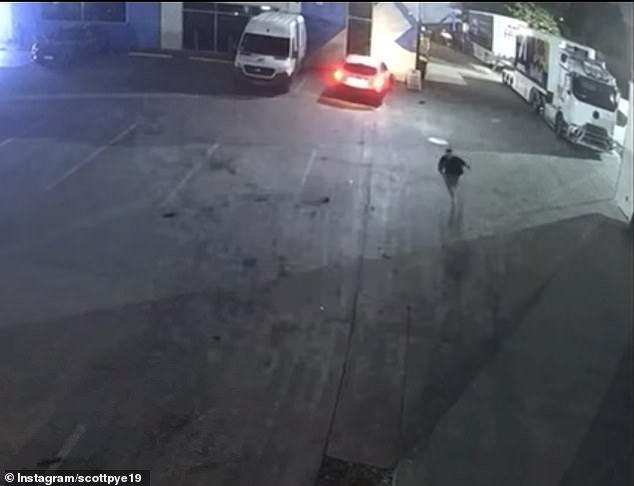 Revelado: El intento fallido de un criminal de embestir la sede del equipo V8 Supercars Triple Eight Racing en Brisbane