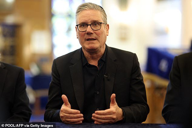 El delirante Starmer promete ser primer ministro hasta la década de 2030 mientras se queja de que los parlamentarios laboristas “leales” no hablan, pero Rayner se está “preparando para una huelga” mientras se avecina un desastre electoral.