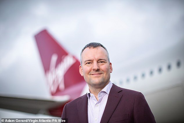 El jefe de Virgin Atlantic dice que la industria de la aviación “no puede hacer frente” a los precios del combustible para aviones en estos niveles después de que los precios de los billetes subieran hasta £360