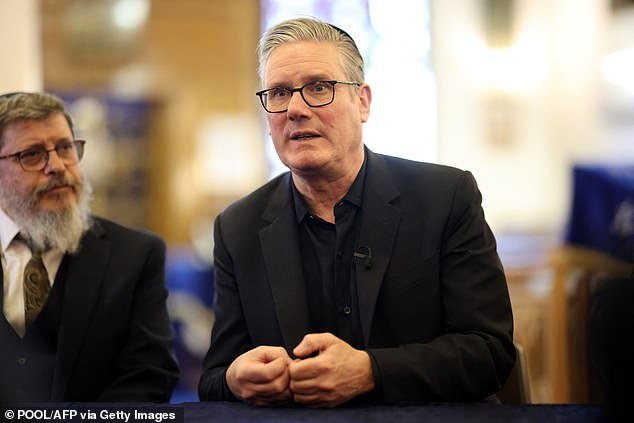 DAN HODGES: Keir Starmer es felizmente inconsciente de cuánto lo odian todos, pero la paciencia de sus parlamentarios finalmente se ha agotado… ahora es sólo una cuestión de cuándo será derrocado, no si