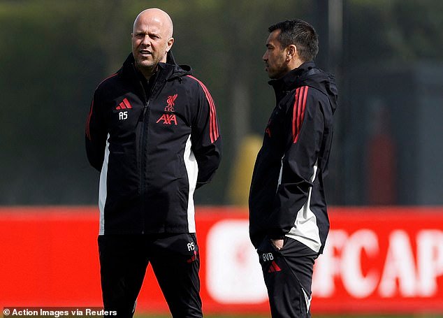 El Liverpool se prepara para otra reestructuración, ya que el jugador clave del cuerpo técnico de Arne Slot se encuentra en la mira de los gigantes holandeses.