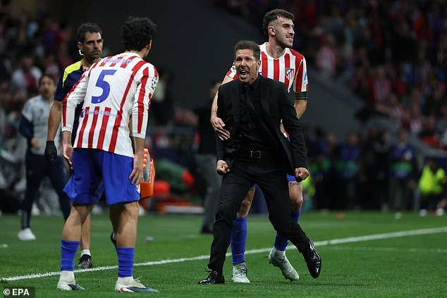 Martin Keown y Steve McManaman atacan al ‘atroz’ Diego Simeone tras la ‘terrible’ reacción del técnico del Atlético de Madrid al penalti del Arsenal