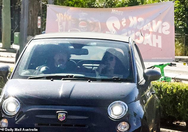 Raygun está contenta con KFC, ya que lo ve por primera vez desde que perdió su trabajo financiado por los contribuyentes y dice que su renuncia es una prueba de que Australia tiene un gran problema.