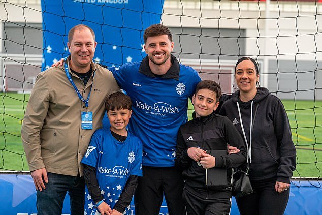 El Manchester United PUEDE ganar la Premier League la próxima temporada, declara Mason Mount, mientras comparte sus pensamientos sobre el futuro de Michael Carrick y sus esperanzas de regresar a Inglaterra.