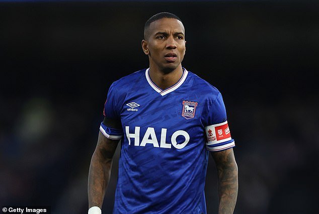 Ashley Young SE RETIRA A LOS 40 AÑOS: La ex estrella de Inglaterra y Manchester United pone fin a la ‘carrera de sus sueños’ mientras escribe una emotiva declaración