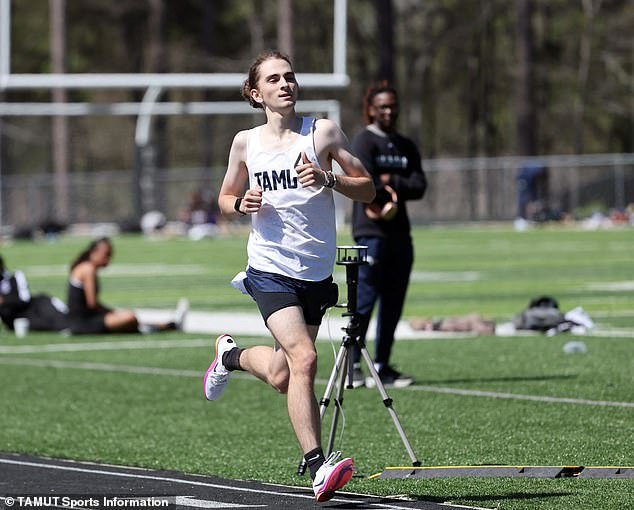 Estrella de atletismo universitaria de Texas de 21 años muere después de desplomarse durante una carrera
