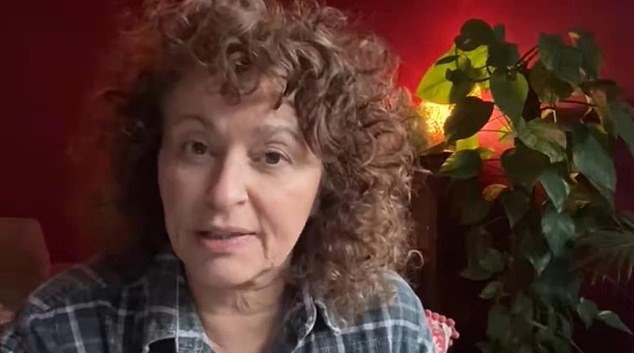 La estrella de “Loose Women”, Nadia Sawalha, afirma que las “fuerzas oscuras” están trabajando después de que su esposo fuera suspendido del Partido Verde por insultos “antisemitas” en YouTube.
