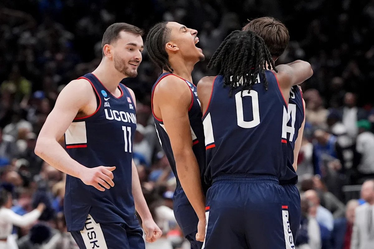 Cuotas y apuestas de la Final Four de 2026: cómo apuesta el público en UConn-Illinois, Arizona-Michigan