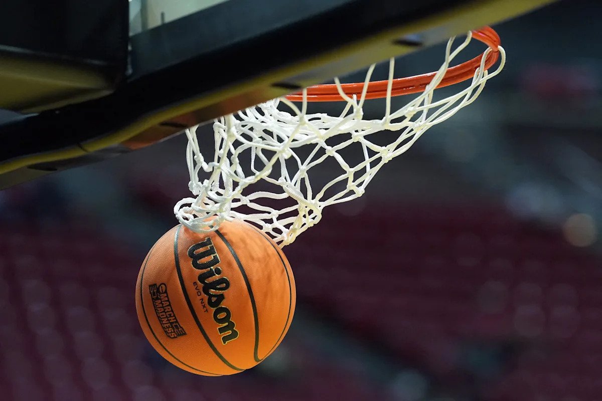 Juego de campeonato de la NCAA: cómo ver Carolina del Sur contra UCLA, hora de inicio, canal de televisión y más