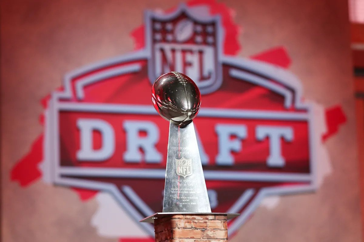Draft de la NFL 2026: los participantes incluyen a Ty Simpson, Arvell Reese, Jeremiyah Love y Carnell Tate