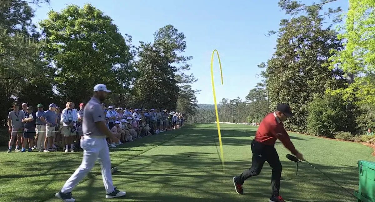 Masters 2026: Sergio García es amonestado tras chocar en el tee de salida, romper al driver y acabar cargando con la bolsa de Jon Rahm
