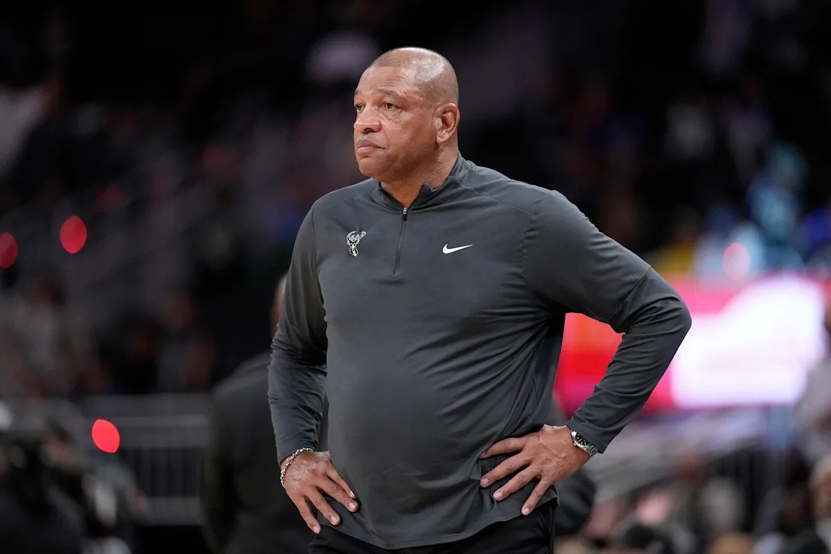 Doc Rivers dejará el cargo de entrenador en jefe de los Bucks después de que el equipo colapsara durante la miserable temporada 2025-26.