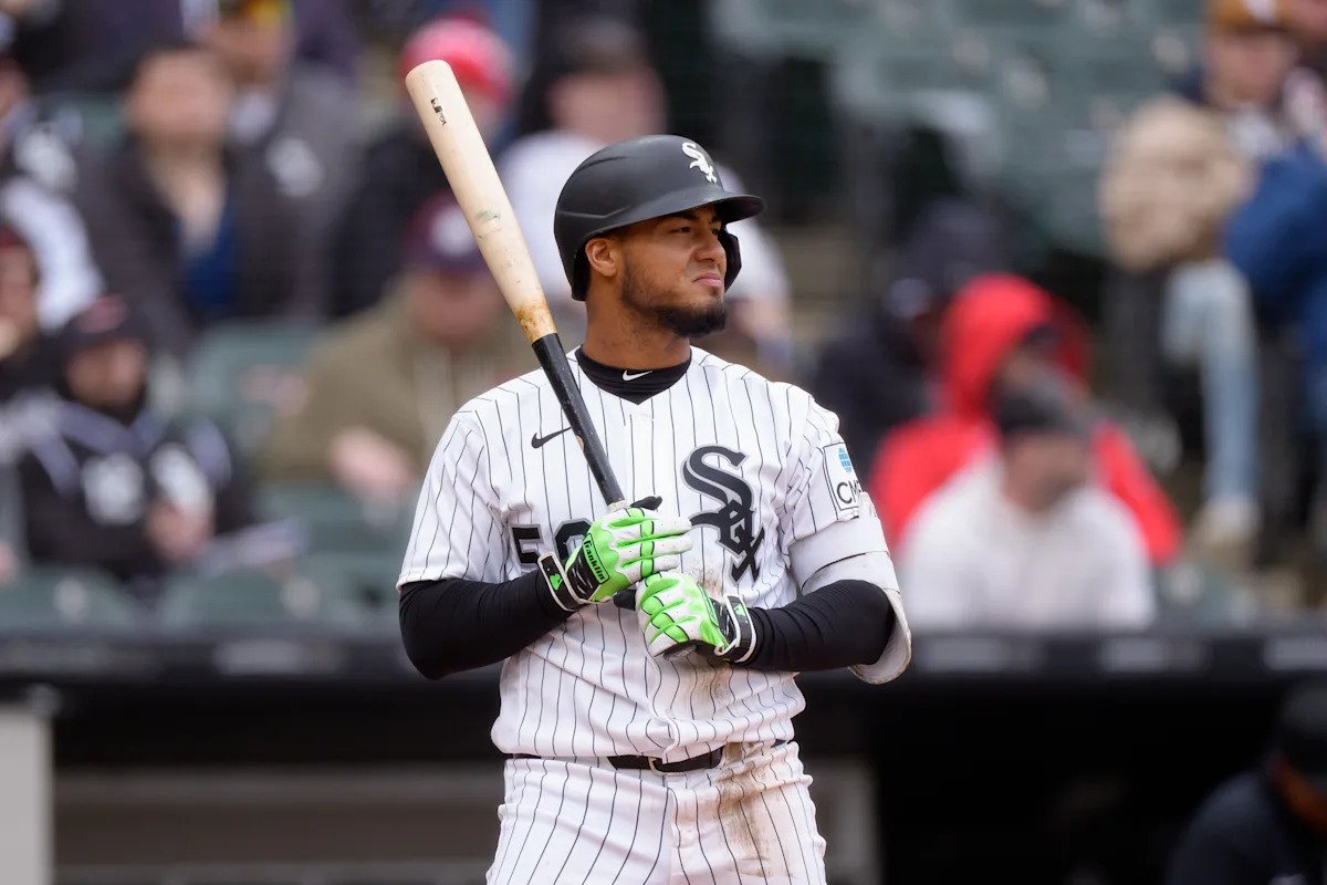 Los Azulejos adquieren al jugador de cuadro Lenyn Sosa de los Medias Blancas para llenar los espacios lesionados en la alineación