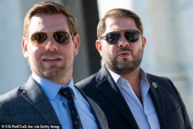 Registros explosivos muestran que Eric Swalwell y Rubén Gallego gastaron fondos de campaña durante una boda en una isla de Puerto Rico