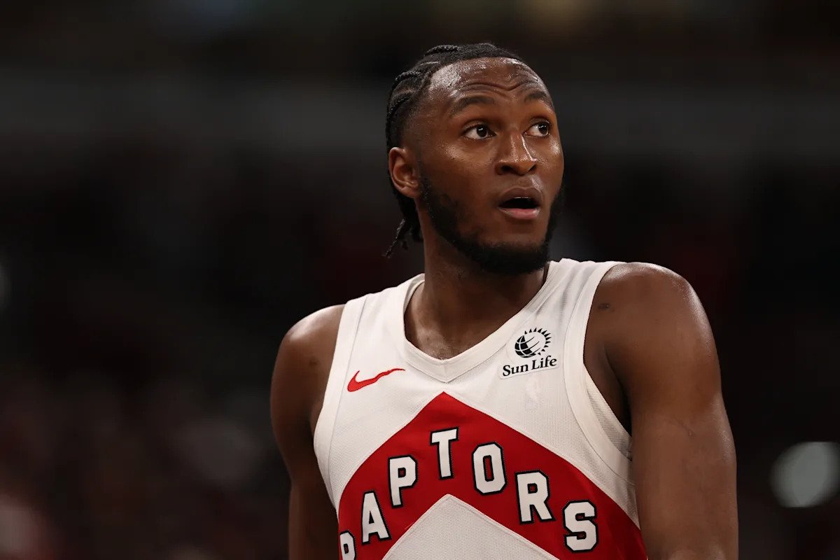 Immanuel Quickley de los Raptors se lesionó el tendón de la corva derecho durante rehabilitación y estará fuera por el resto de la serie de primera ronda contra los Cavs