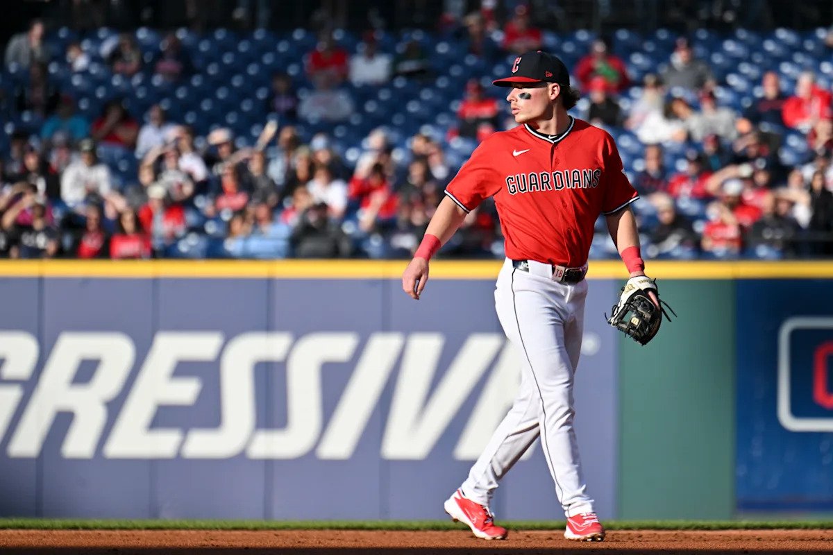 Rodeado de familiares, amigos y mentores, Travis Bazzana inicia su andadura en la MLB debutando con los Guardianes