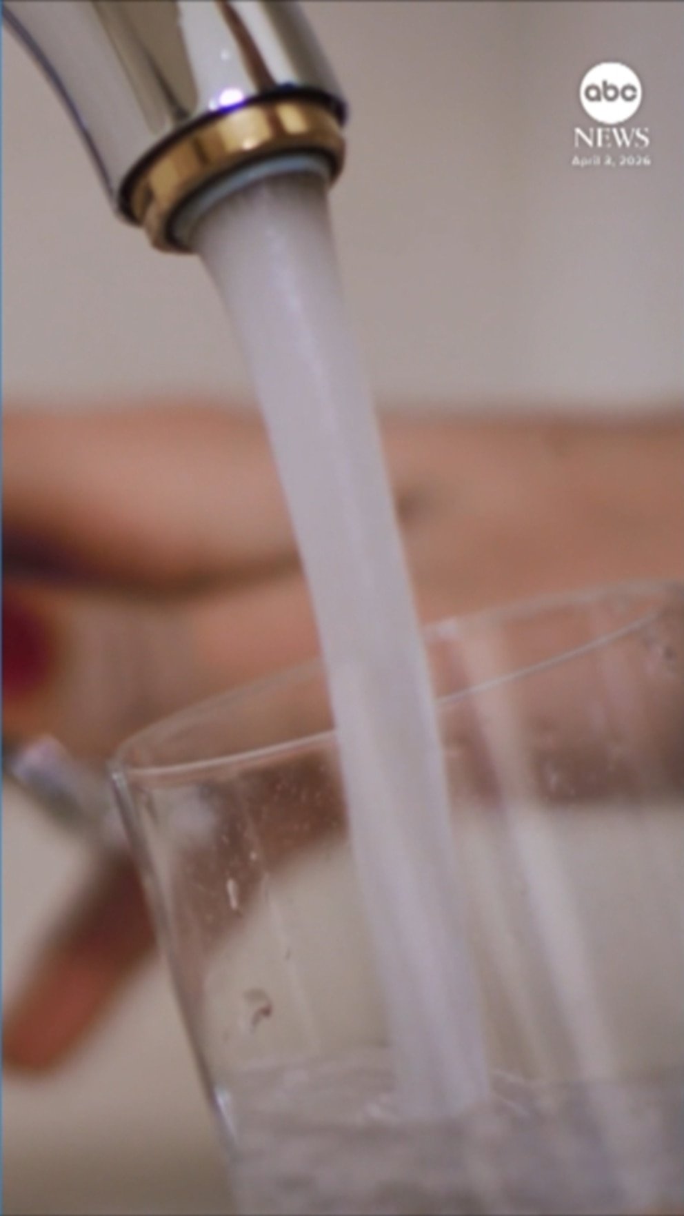 Video de la EPA que examina los microplásticos en el agua potable