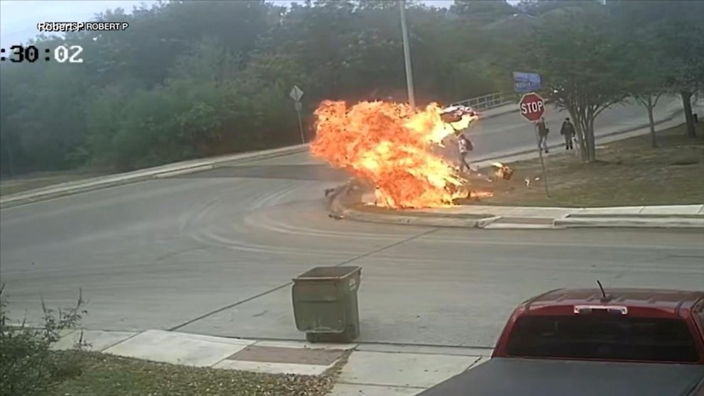 MIRAR: Accidente de motocicleta casi no alcanza a los niños