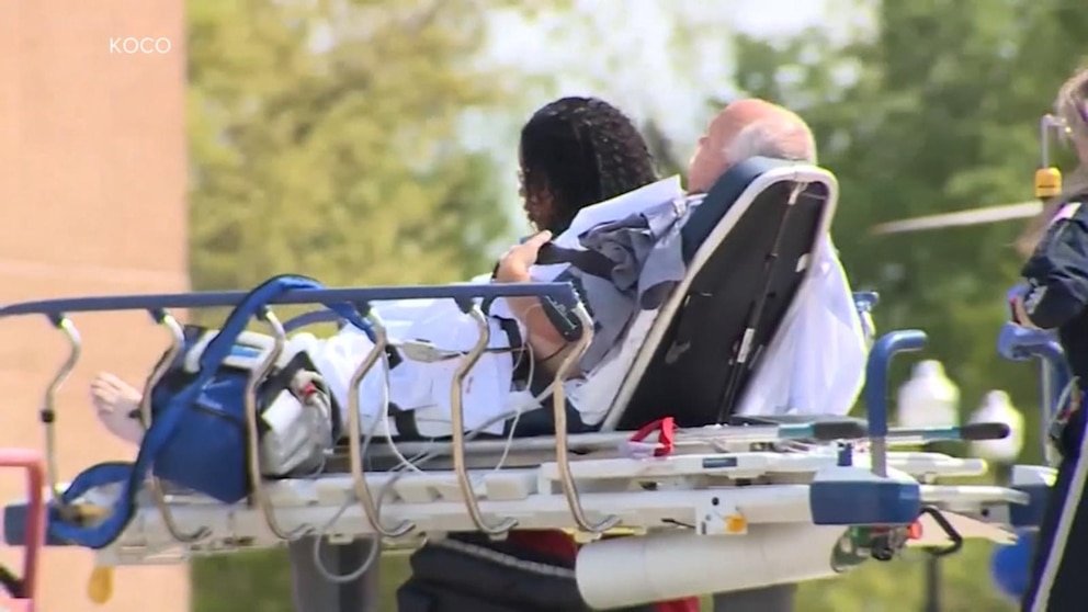 MIRAR: Video muestra el momento en que el heroico director derriba al tirador en una escuela secundaria de Oklahoma