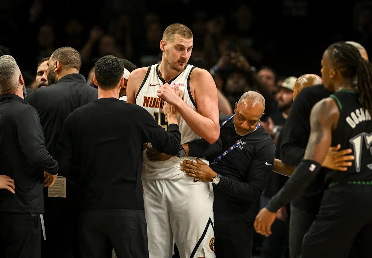 Nuggets-Timberwolves comienzan a empujarse en los últimos segundos del cuarto juego, Nikola Jokić y Julius Randle son expulsados